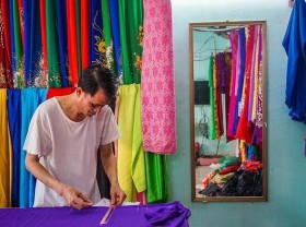 Image: A special place men were born to make Ao Dai Trach Xa village