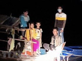 Image: An Giang promptly prevents illegal entry of 12 people
