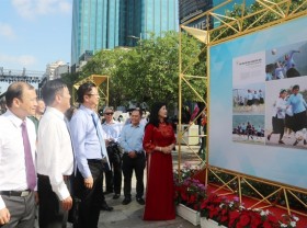 Image: Art shows celebrate national holiday