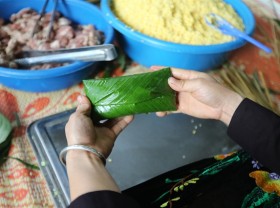Image: Black sticky rice cakes – a dish steeped in Tày philosophy