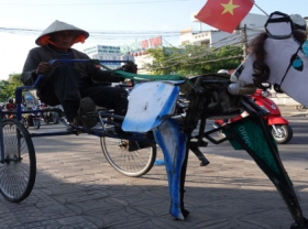 Image: Can Tho man got fame for making horse like bike with only 4 3 dollars