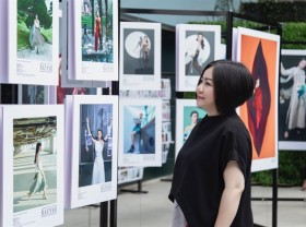 Image: Exhibition explores fashion photography