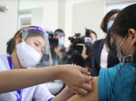 Image: Hanoi targets to vaccinate 350,000 people against Covid-19 in 2021