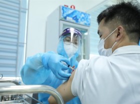 Image: HCMC wants to buy Covid-19 vaccine on its own