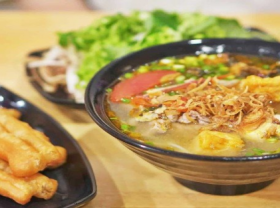Image: An unique style of crab noodle soup in Hanoi