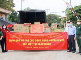 Image: Can Tho Friendship Union and Tho Dai Magazine send gifts to Vietnamese Khmer in Cambodia