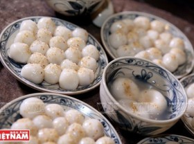 Image: Floating cakes for Cold Foods Festival