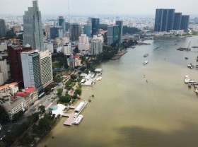 Image: Floating restaurant requested to relocate away from Ho Chi Minh City’s Bach Dang Wharf