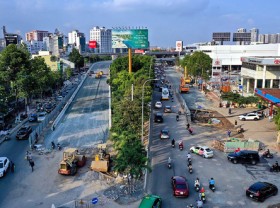 Image: Ho Chi Minh City scrambles to fix streets as inundation season approaches