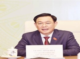 Image: Newly elected National Assembly Chairman holds phone talks with Lao counterpart