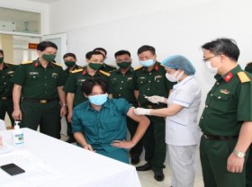 Image: Over 420 officers soldiers in Quang Ninh get prioritized Covid 19 vaccine