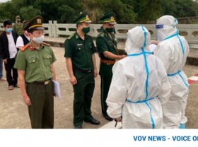 Image: Vietnam extradites four illegal Chinese entrants