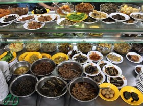 Image: Night porridge shop attracts customers with 50 dishes