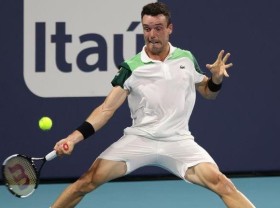 Image: Bautista Agut ousts Medvedev to guarantee new ATP Masters champion