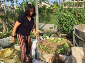 Image: Hoi An residents turn organic waste into compost and detergent