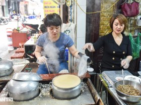 Image: The shop rolls have been selling for 40 years, selling 200 servings per day in Hanoi