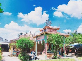 Image: The temple “attracts” visitors thanks to strange lotus species, which can “carry” adults