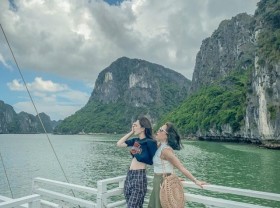 Image: 4 bays attract tourists for summer vacations