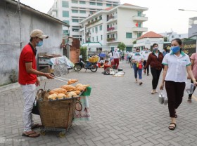 Image: Crocodile-shaped bread in Saigon