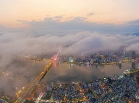Image: Da Nang in the fog of clouds