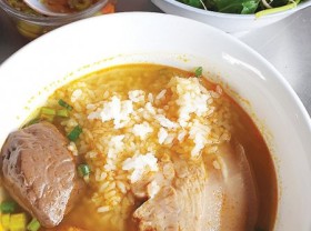 Image: Leftovers: In Vietnam's Hue, yesterday’s rice is today’s hot menu item