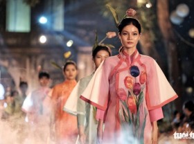 Image: Hanoi ao dai fashion show honors Vietnam’s heritage, women beauty