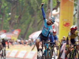Image: Former French men’s U23 national team member shines in cycling race around Hanoi lake