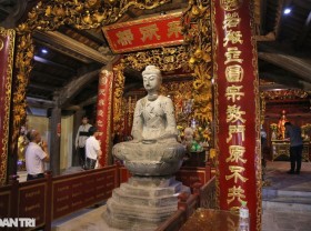 Image: Strange thousand-year-old stone summoned beasts guarding the Phat Tich temple
