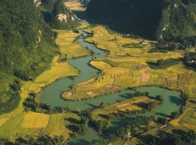Image: the charming look of the Quay Son Cao Bang river
