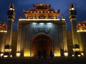 Image: Thousands of people have gone to the Hung Kings Commemoration since the dawn