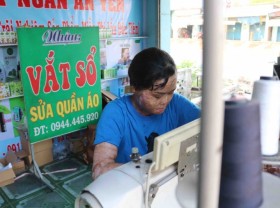 Image: Vietnamese woman whose husband set her on fire now helps disadvantaged children