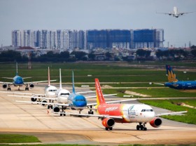 Image: April 30–May 1 holidays: air tickets selling out, more trips offered