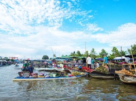 Image: Bustling Nga Nam floating market