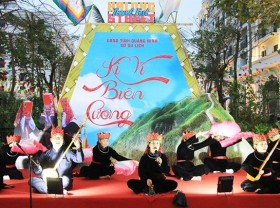 Image: Ha Long street festival features local cultural heritage