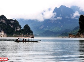 Image: Lake Na Hang in northern mountainous province
