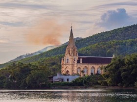 Image: Splendid churches add charm to Quang Binh Province