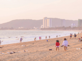 Image: Sunrise on Nha Trang beach