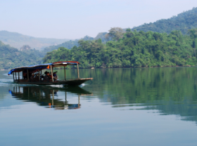 Image: Worth a visit beautiful and charming lakes across Vietnam