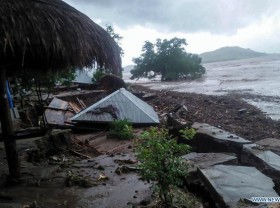 Image: Indonesian president urges accelerated evacuation of flood victims