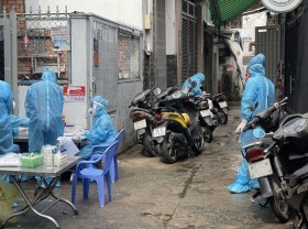Image: 25 people linked to religious sect in HCMC infected with Covid-19
