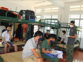 Image: Bac Ninh told to mull over quarantining F1 cases at home