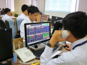 Image: Bluechips lift VN-Index up