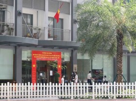 Image: Condo building in Hanoi locked down after Indian expert tests positive for Covid-19