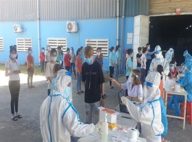 Image: Danang: Companies pay for workplace Covid-19 testing