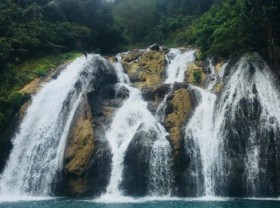 Image: Go to O O waterfall in Quang Tri to enjoy the beautiful scenery and relax in the stream