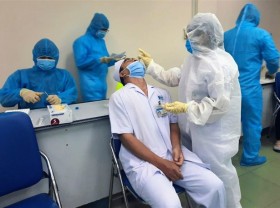 Image: HCMC asks all hospitals to test employees, patients, caregivers for Covid-19