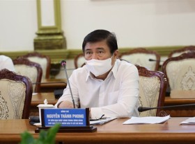 Image: HCMC chairman discourages people aged over 60 from going out