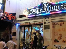 Image: HCMC leader wants restaurant closed for anti-Covid-19 rule violations