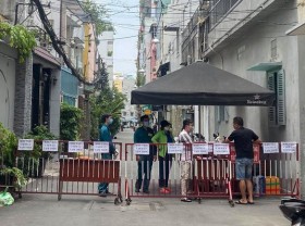 Image: HCMC locks down alley in District 3 as new Covid-19 case found