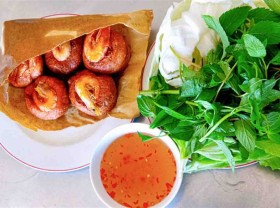 Image: Khmer people’s unique shrimp cake in the delta